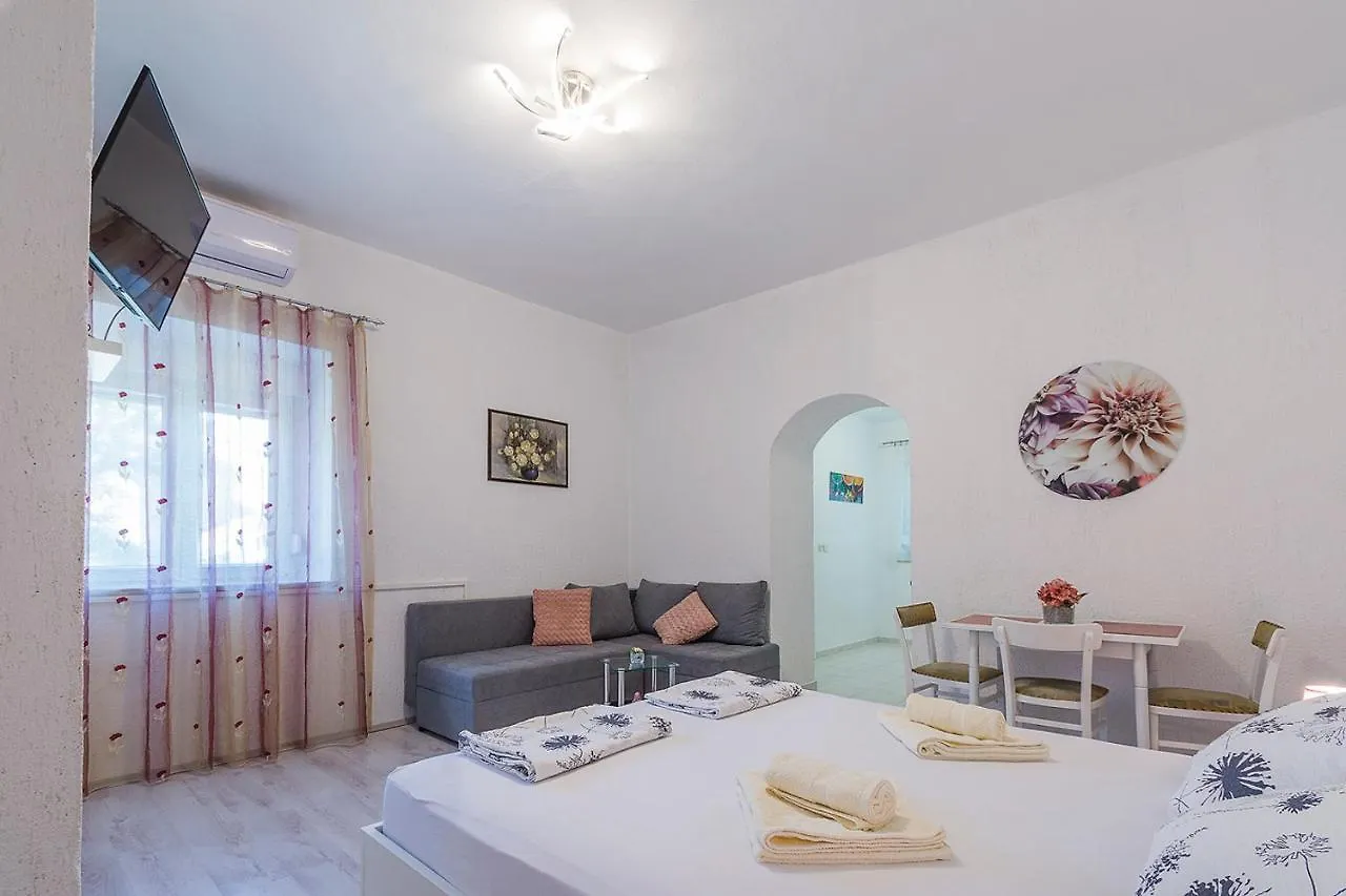 Appartement Floral Studio Pula