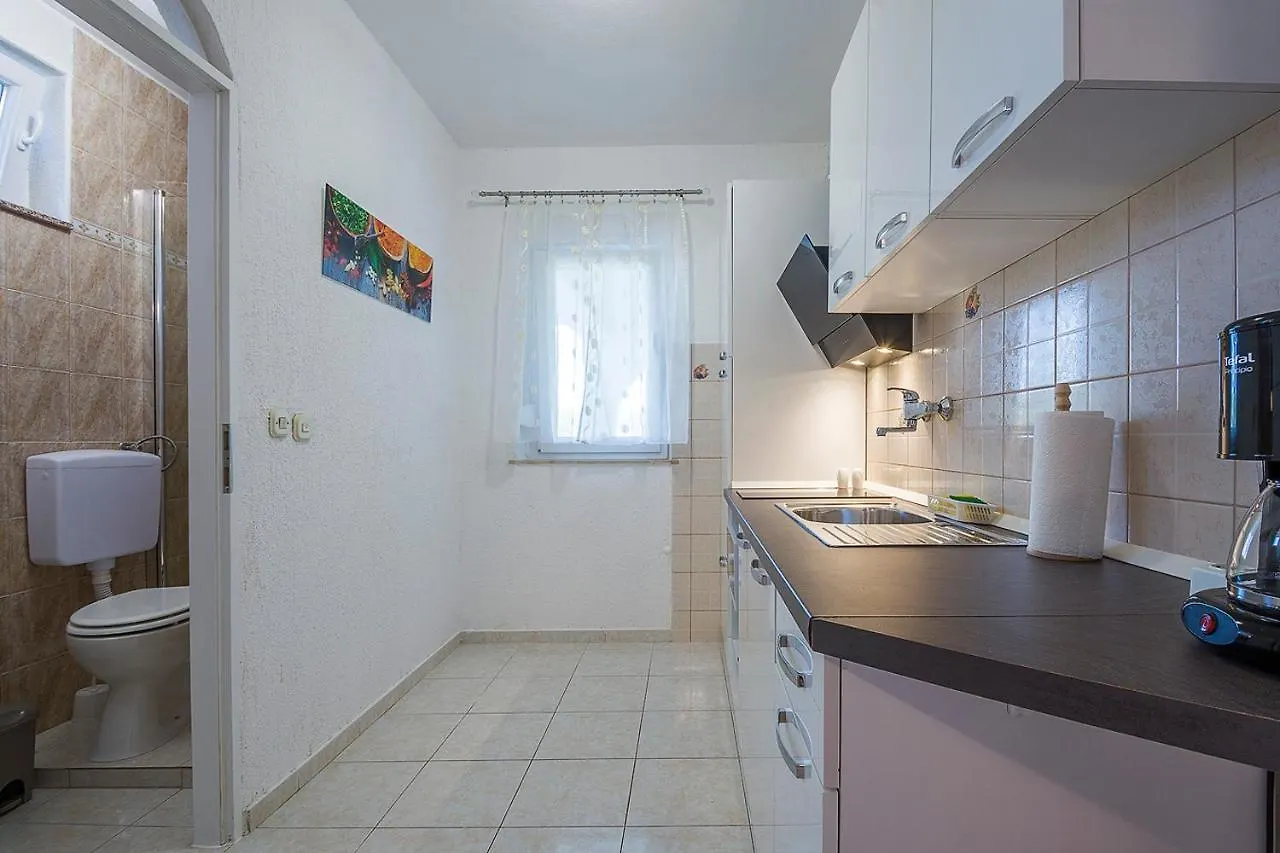 Appartement Floral Studio Pula Kroatië